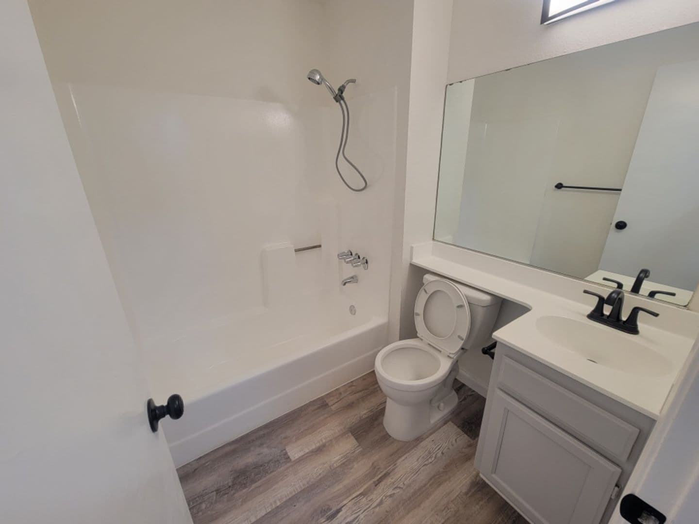 Palmdale Apartment: 38431 5th St East