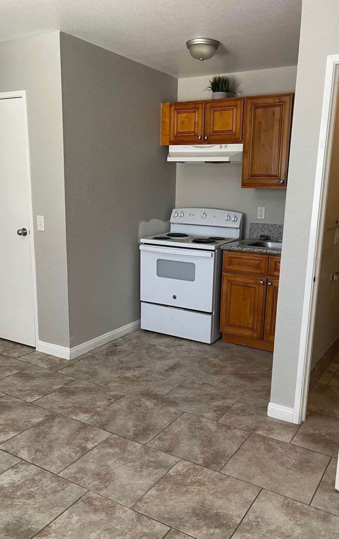 Henderson Apartment: 305 Eastminster Ct