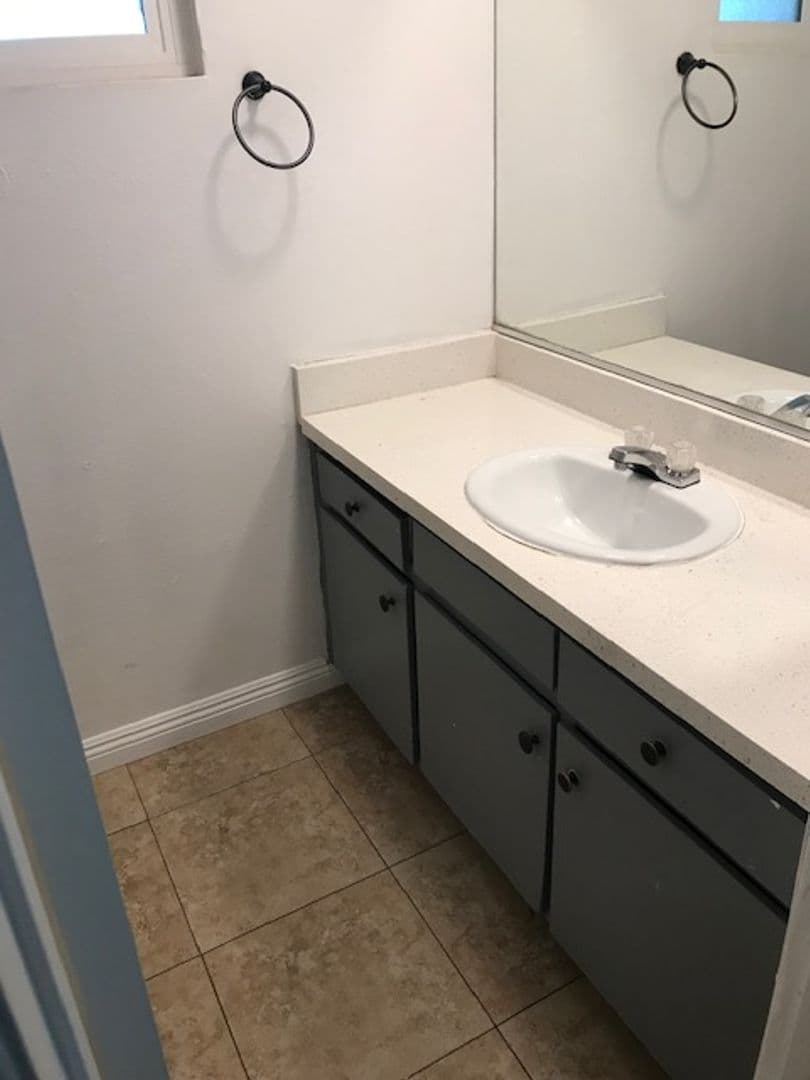 Palmdale Apartment: 441/417 E Avenue Q-3