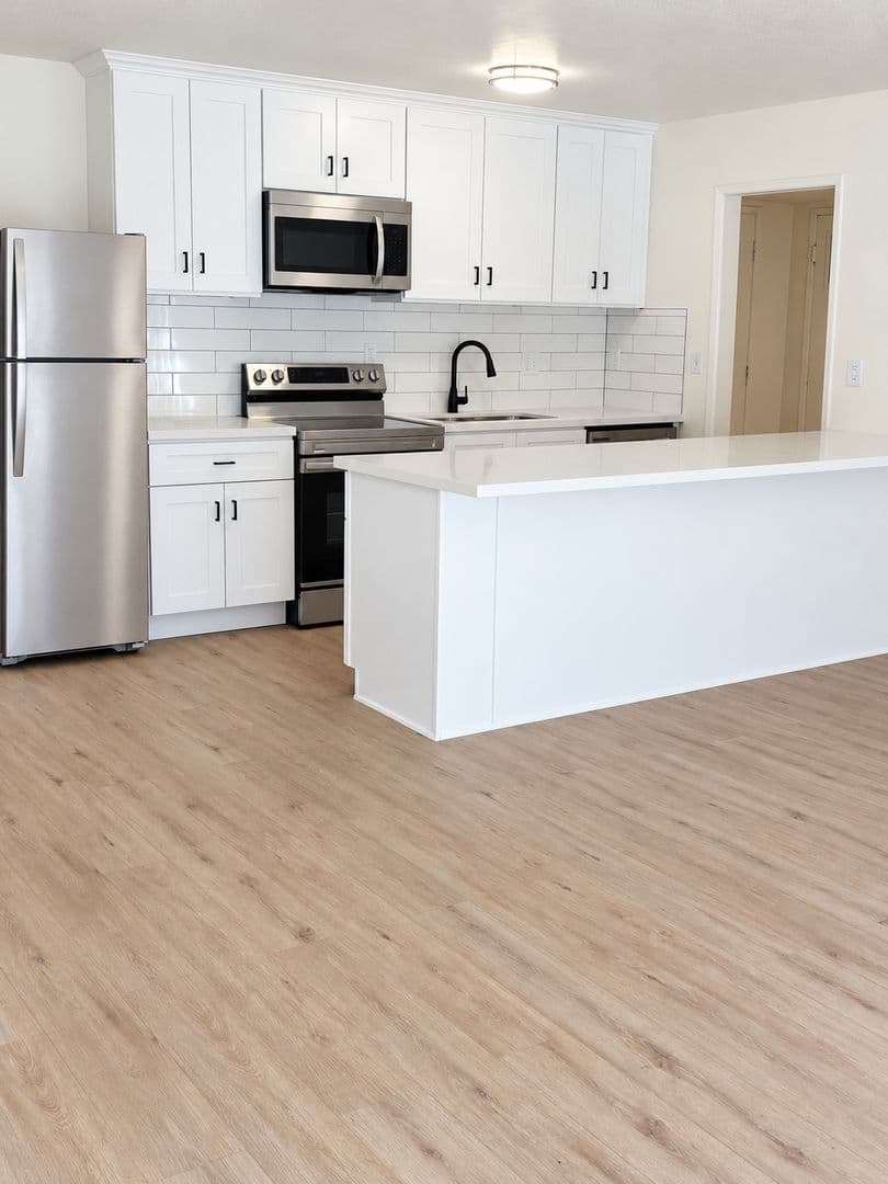 Chatsworth Apartment: 10200 De Soto Ave