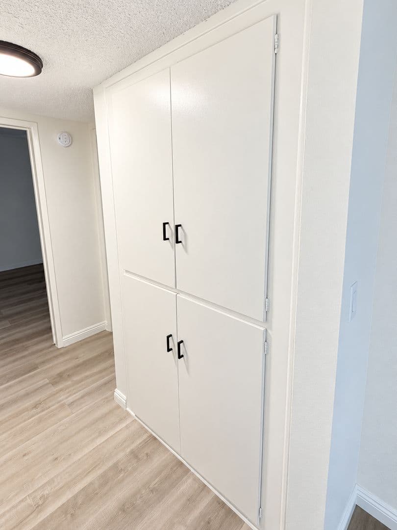 Chatsworth Apartment: 10200 De Soto Ave