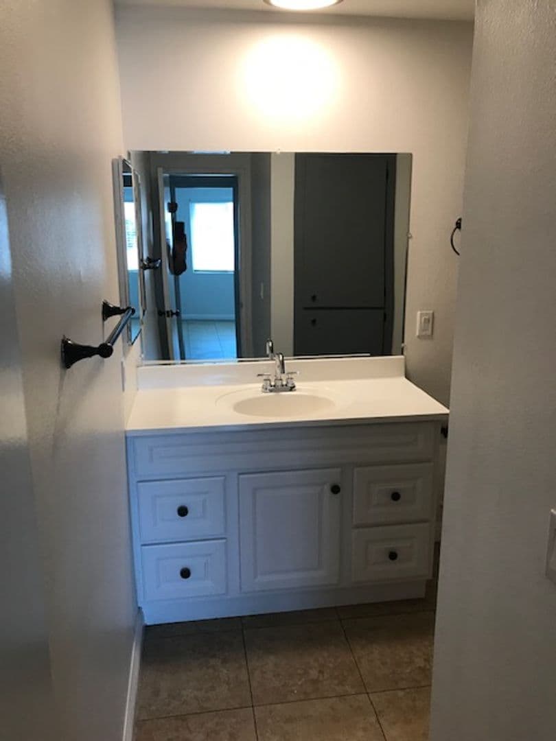 Palmdale Apartment: 441/417 E Avenue Q-3
