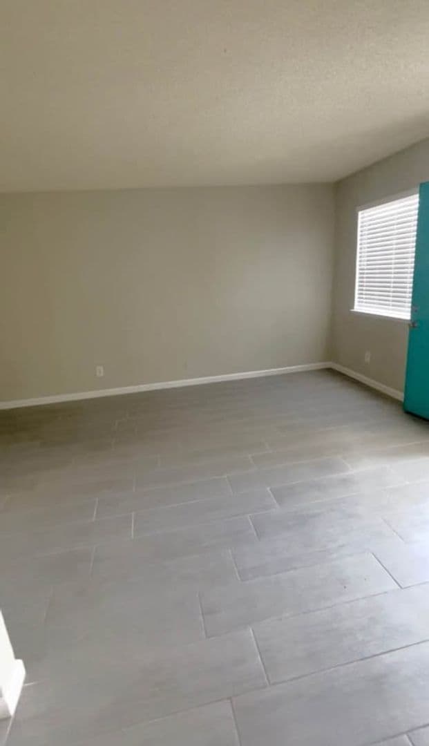Henderson Apartment: 811 Joyce St