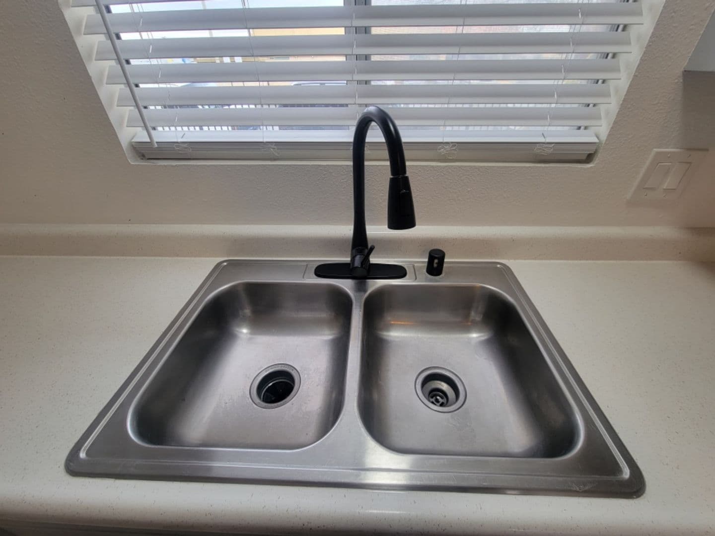 Palmdale Apartment: 38431 5th St East