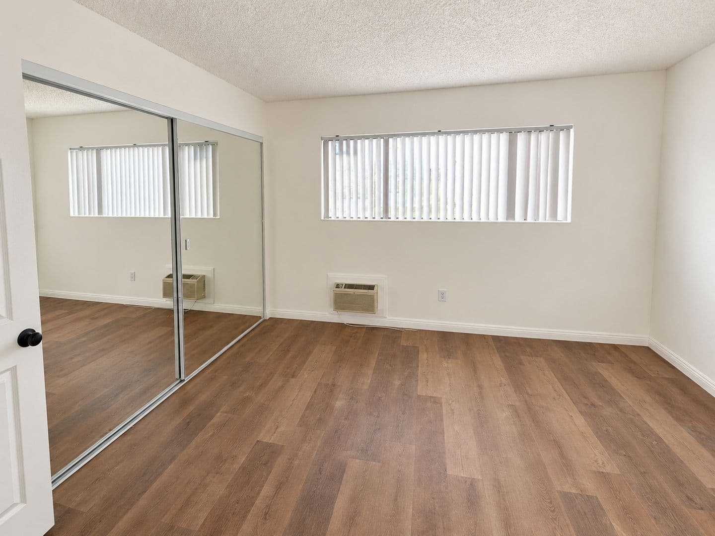 Anaheim Apartment: 1670 W Broadway