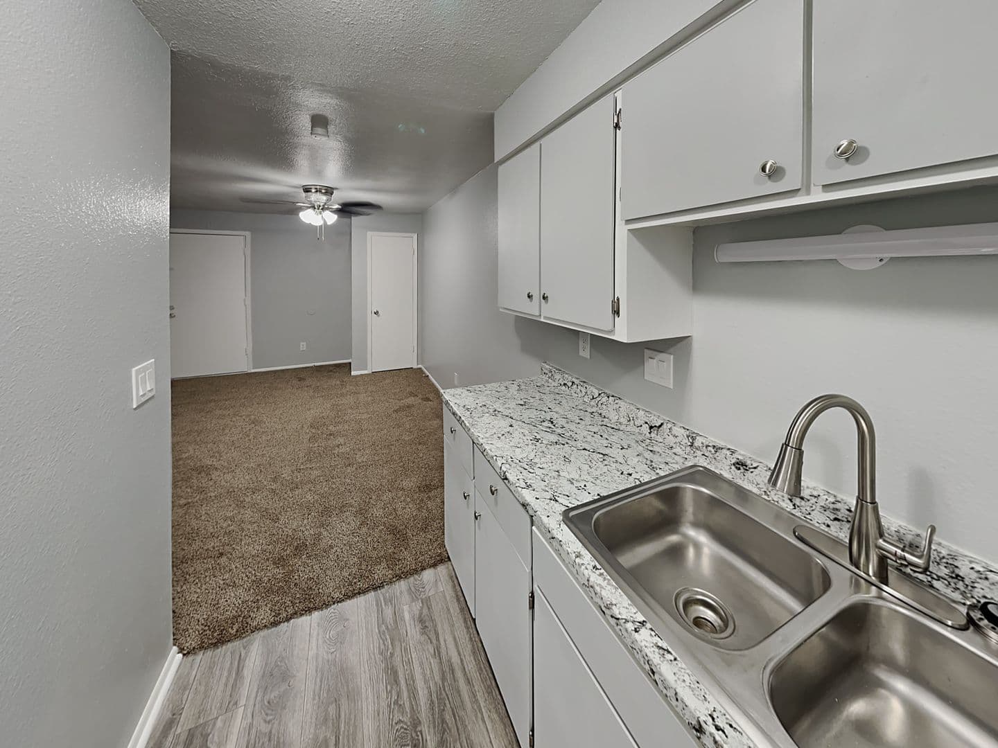 Lake Havasu City Apartment: 2021 Commander Dr