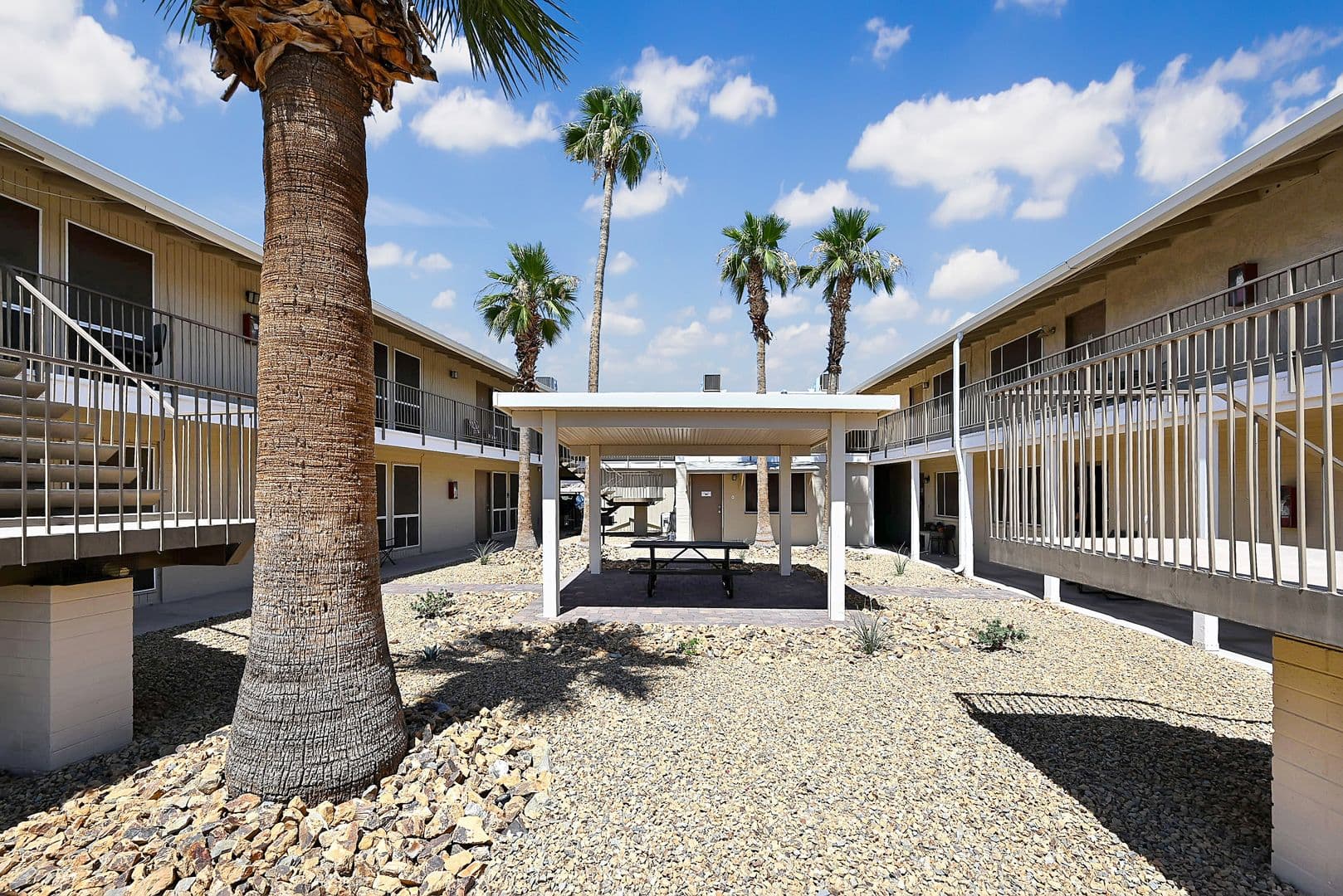 Lake Havasu City Apartment: 2021 Commander Dr