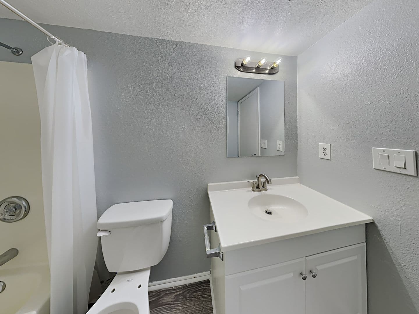 Lake Havasu City Apartment: 2021 Commander Dr
