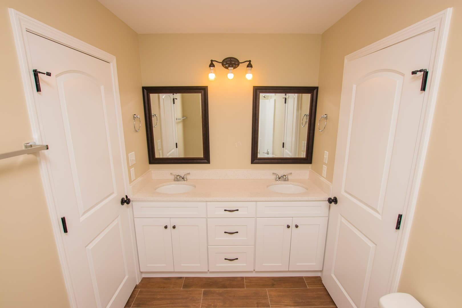 Jonesboro Apartment: 406 W Matthews