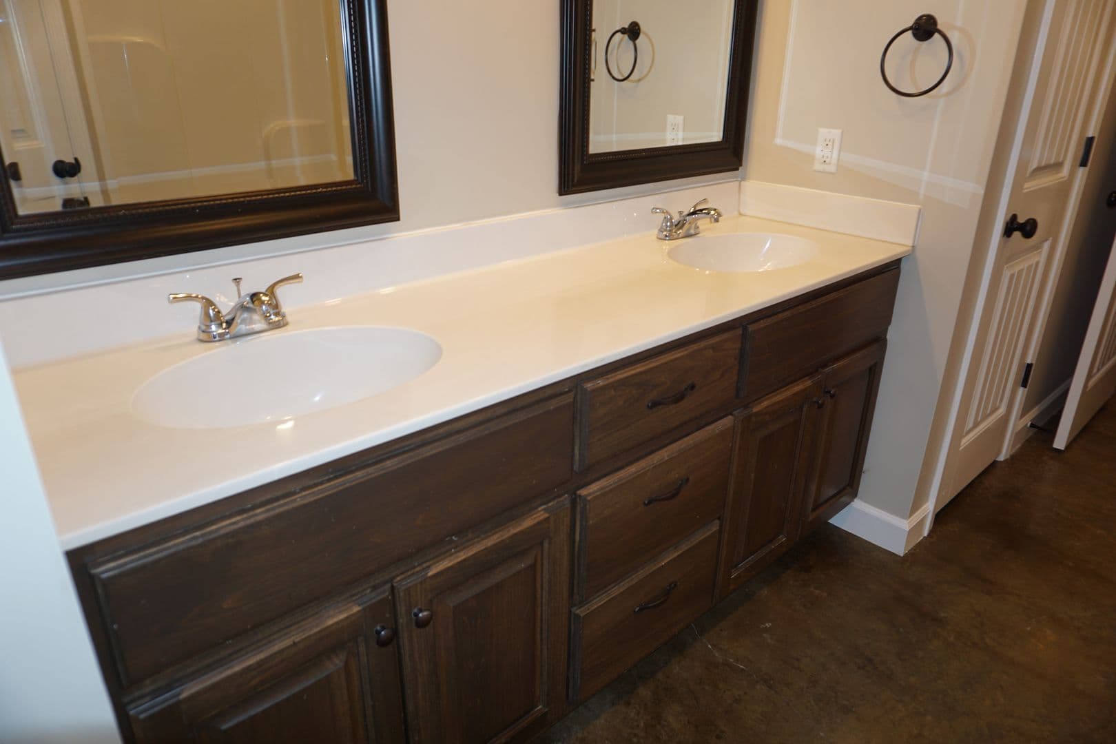 Jonesboro House: 210 Lake Dr