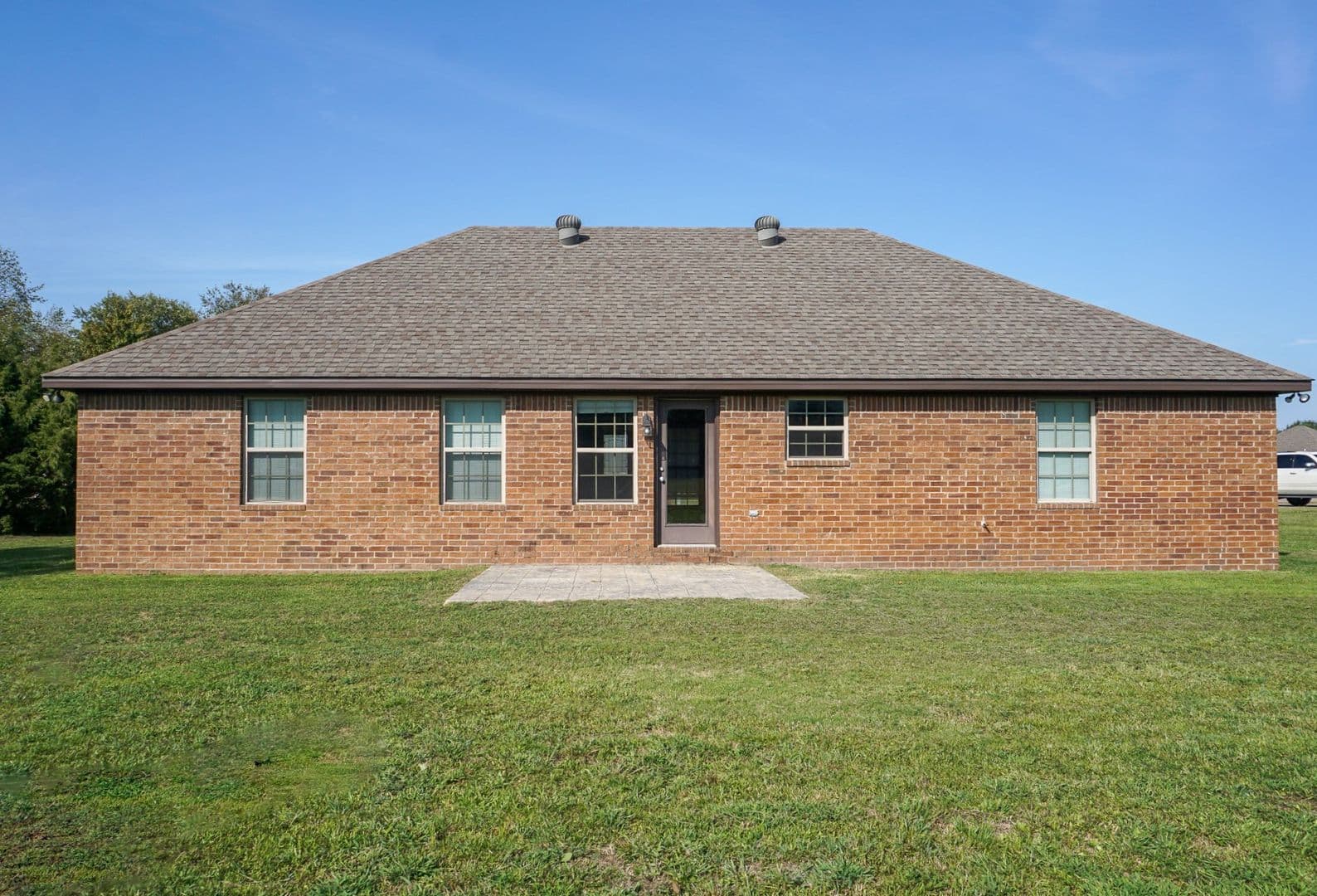 Jonesboro House: 233 CR 416