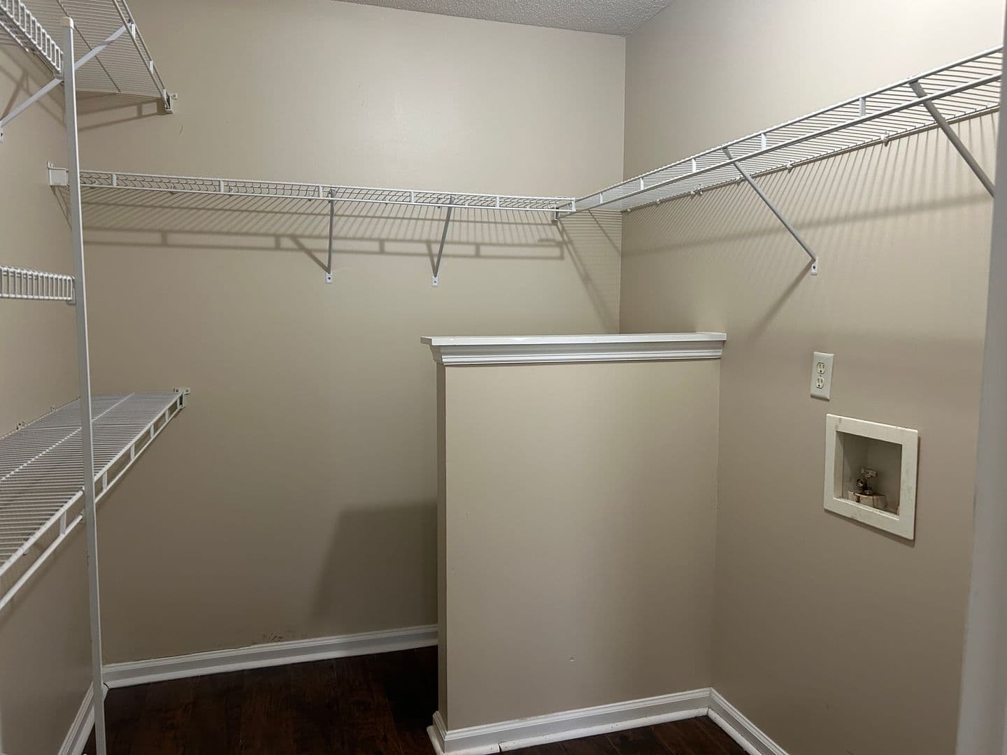 Augusta House: 2020 Summer Valley Way