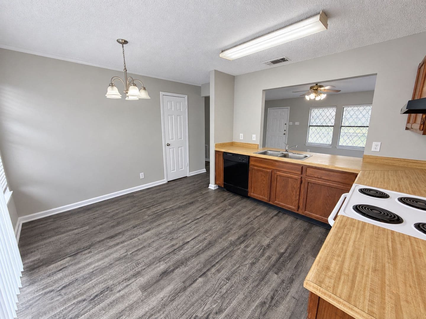San Antonio House: 6111 Feather Nest