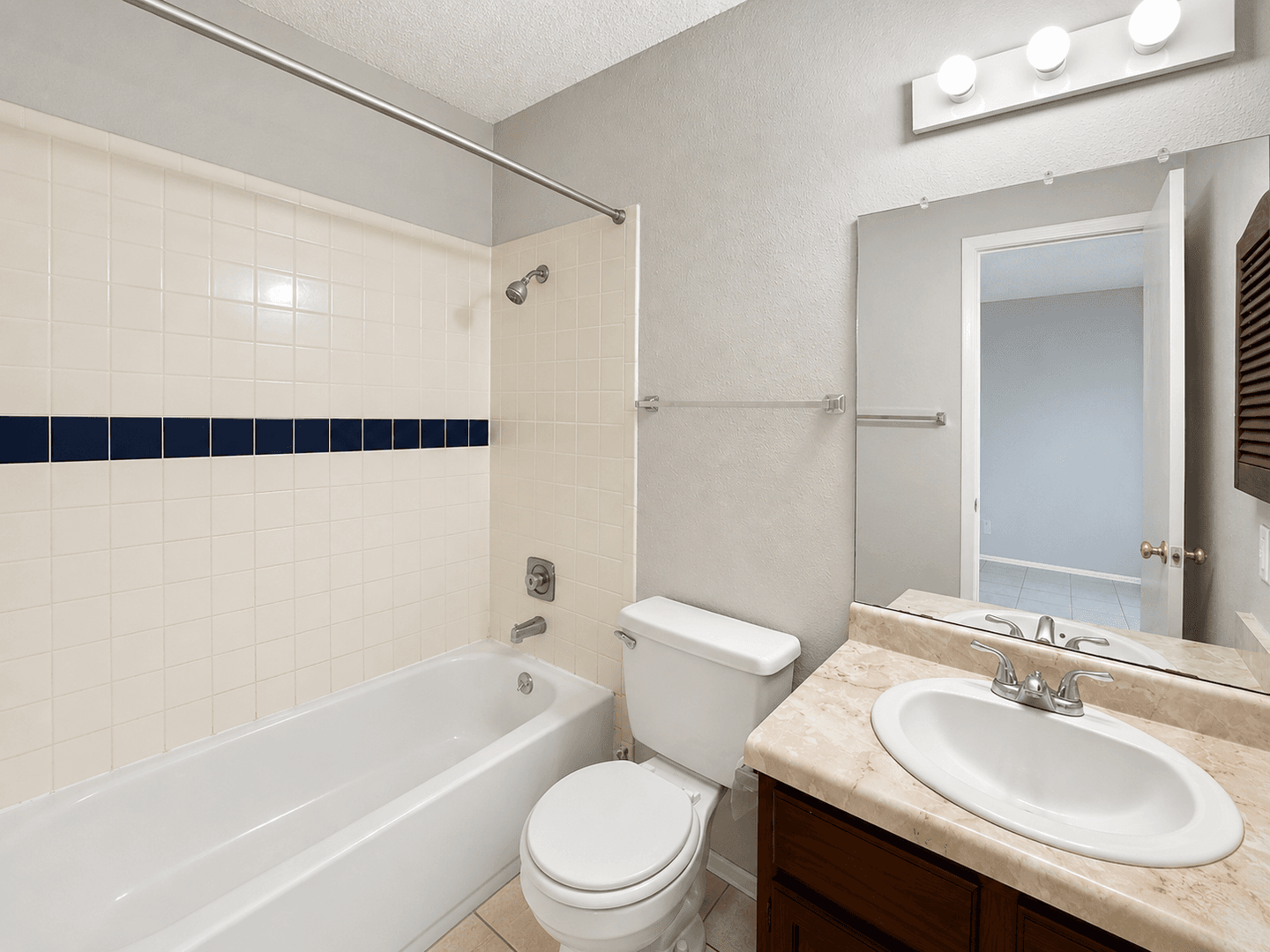 San Antonio House: 4948 Champlain