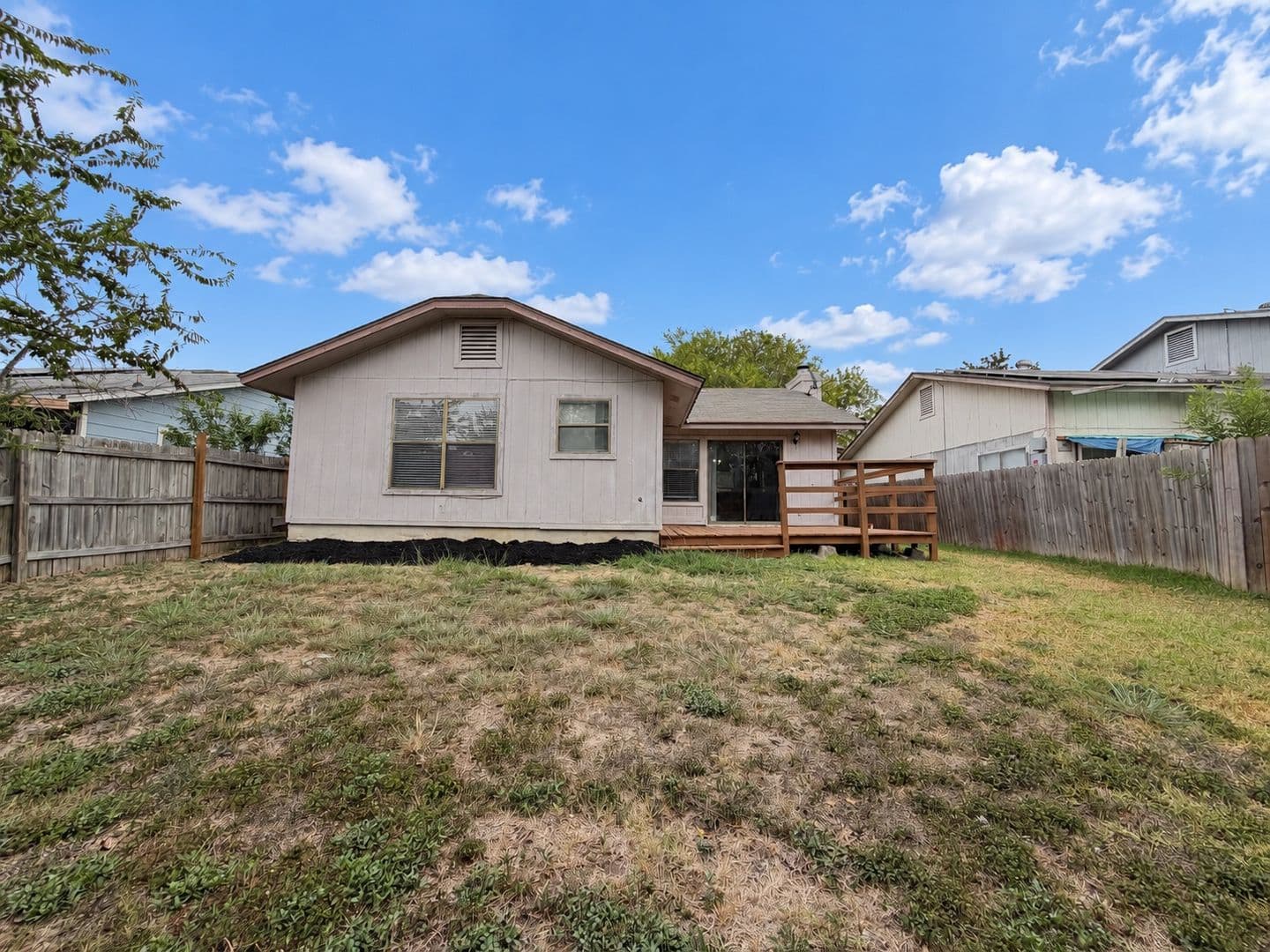 San Antonio House: 6111 Feather Nest