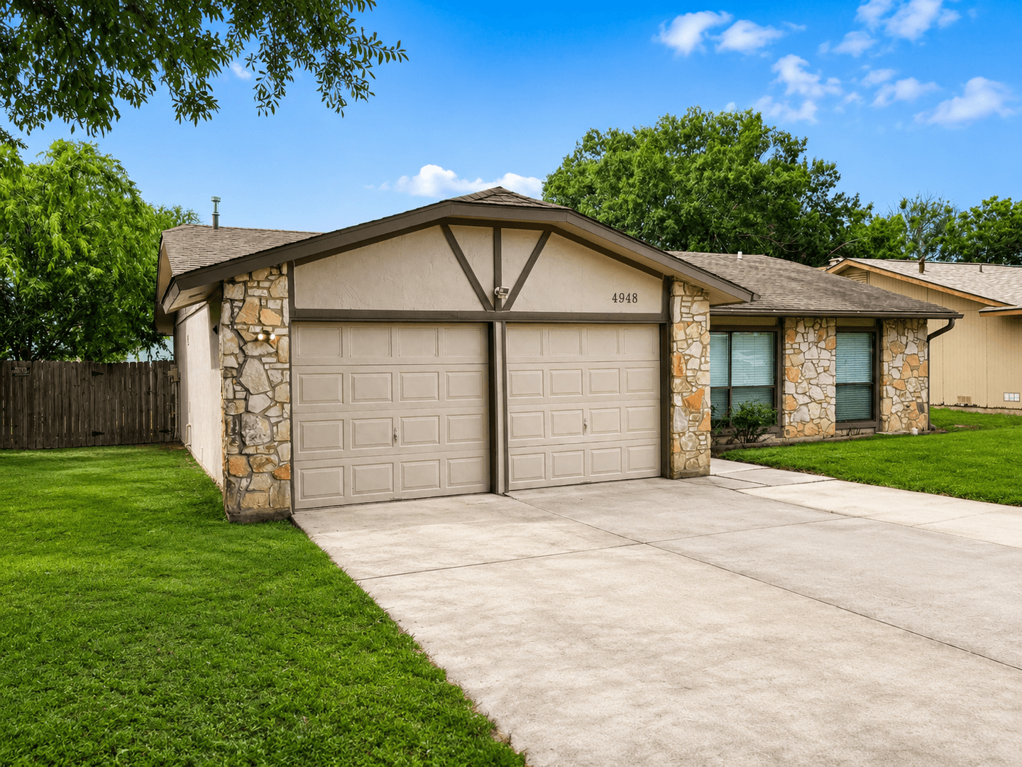 San Antonio House: 4948 Champlain