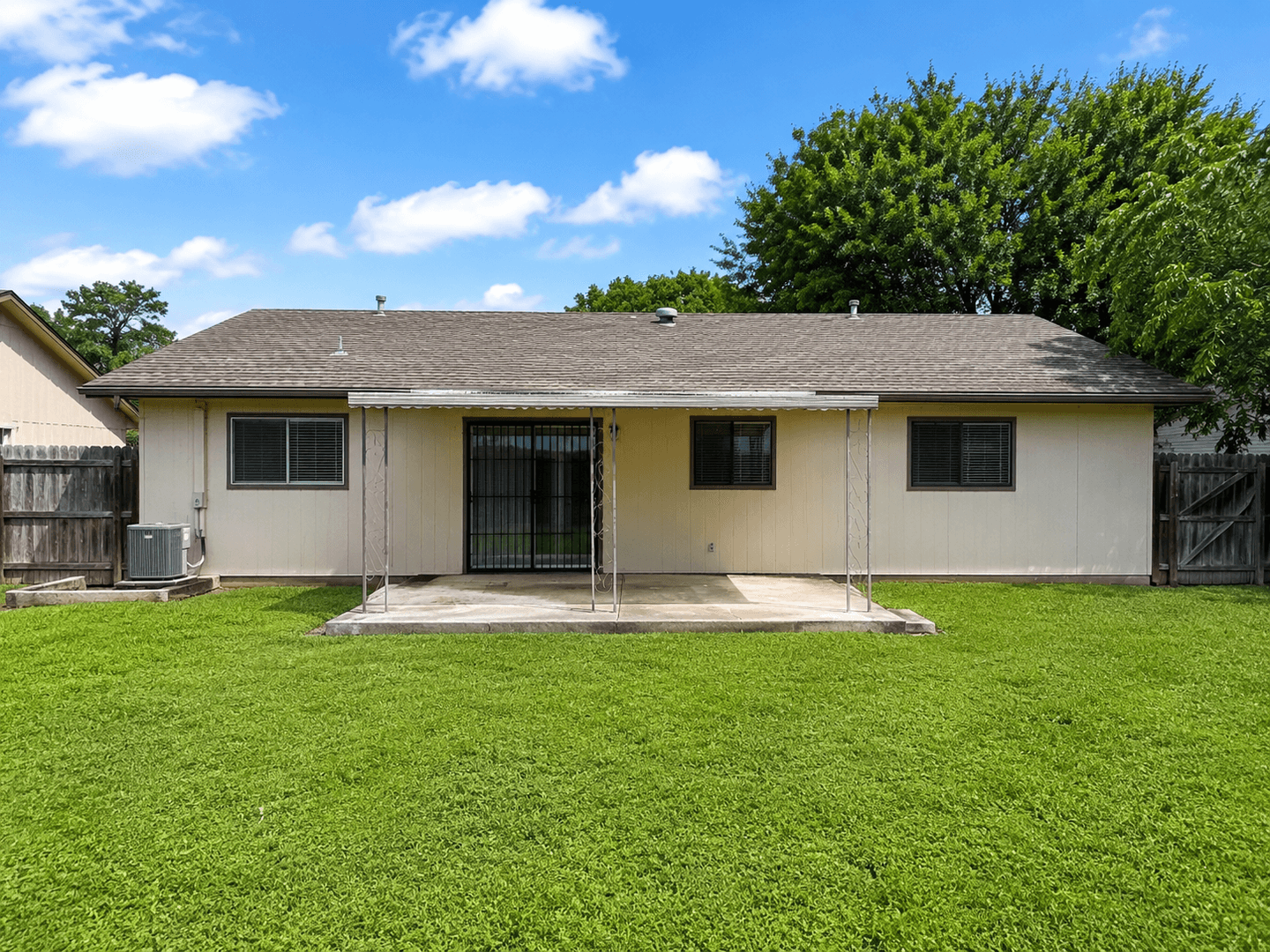 San Antonio House: 4948 Champlain