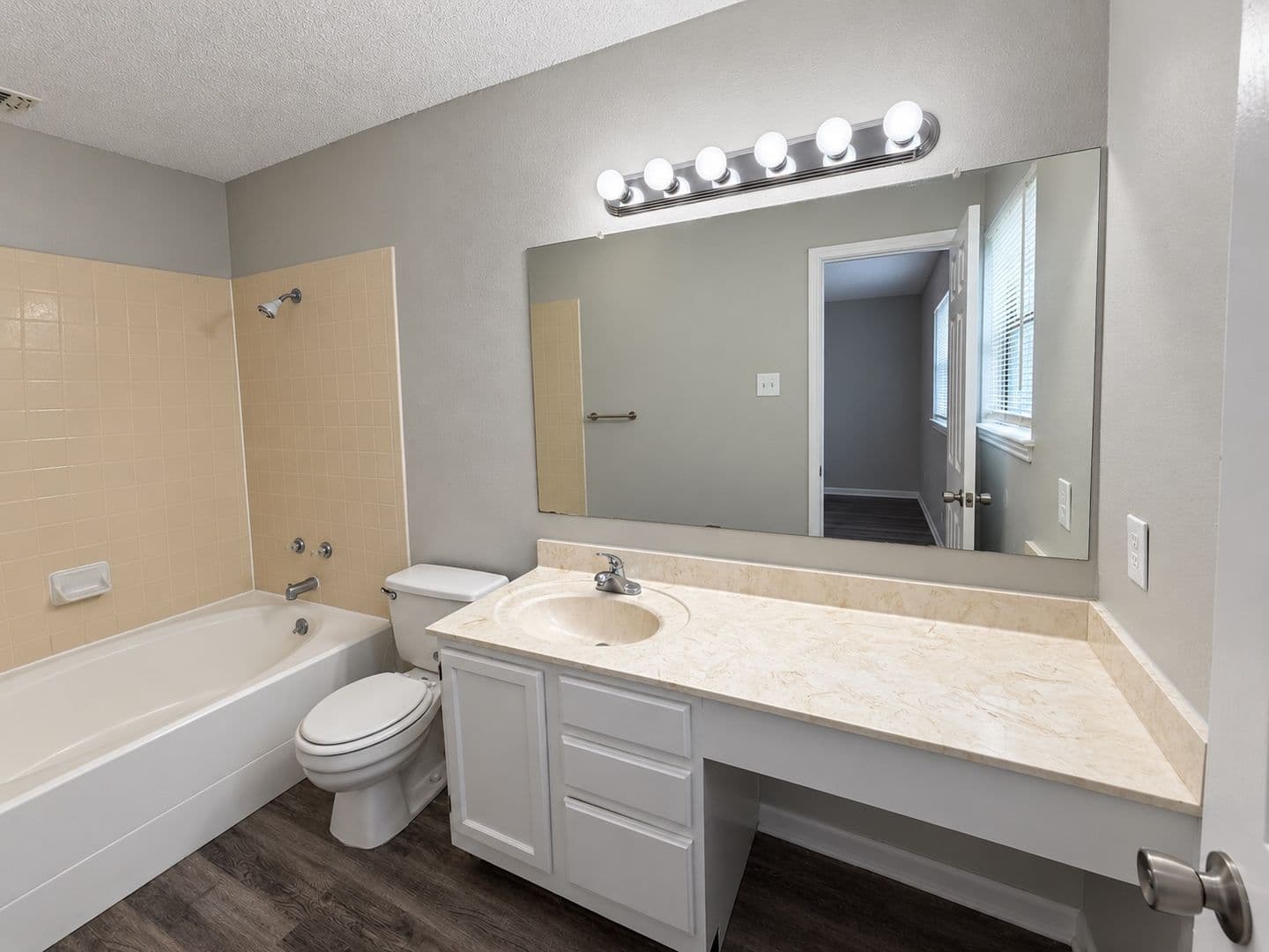 San Antonio House: 6111 Feather Nest