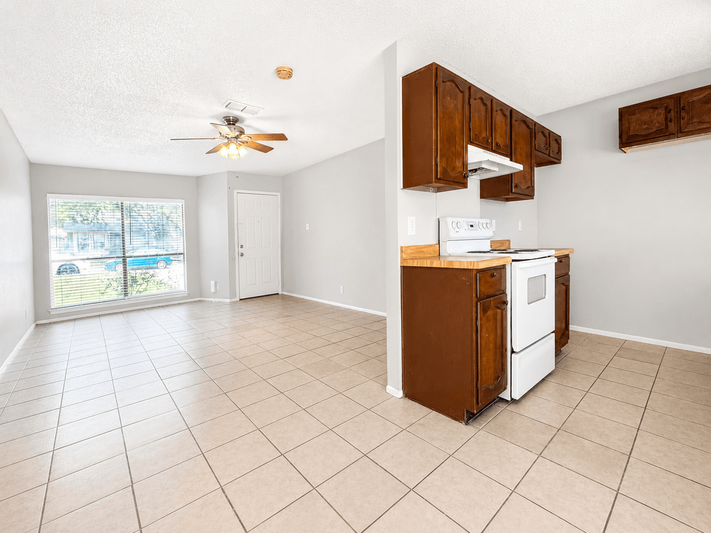 San Antonio House: 4948 Champlain