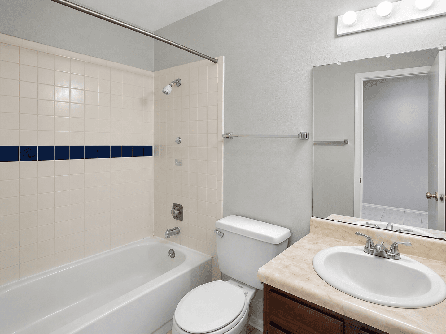San Antonio House: 4948 Champlain