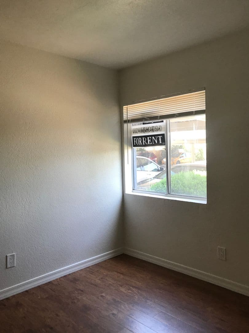 Phoenix Condo: 1808 N 32nd St, #101