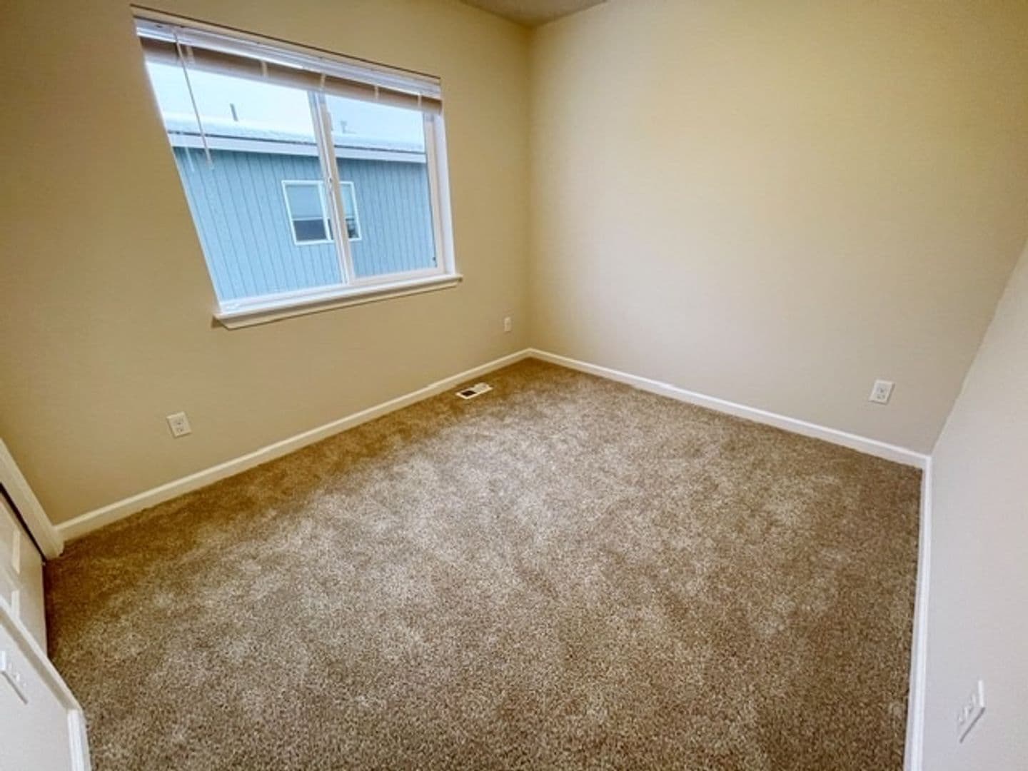 Anchorage Apartment: 131, 133, 135, 137 Willow View Circle