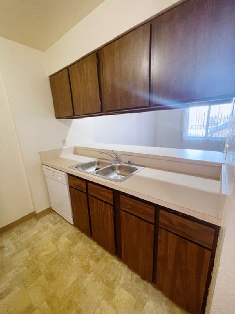 Anchorage Apartment: 926 W 26th Avenue