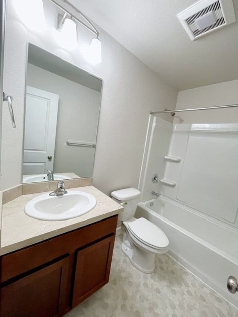 Anchorage Apartment: 131, 133, 135, 137 Willow View Circle