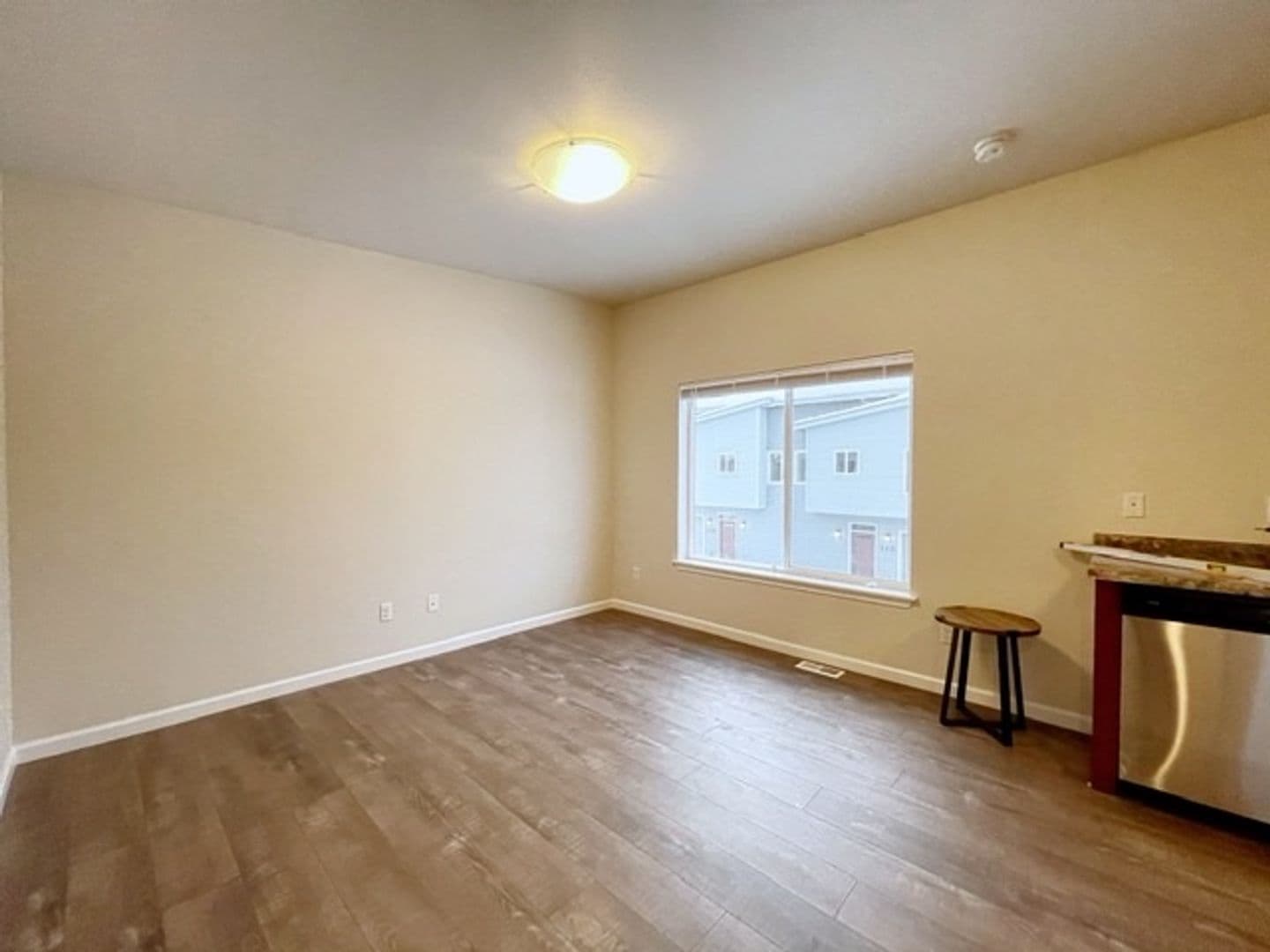 Anchorage Apartment: 131, 133, 135, 137 Willow View Circle