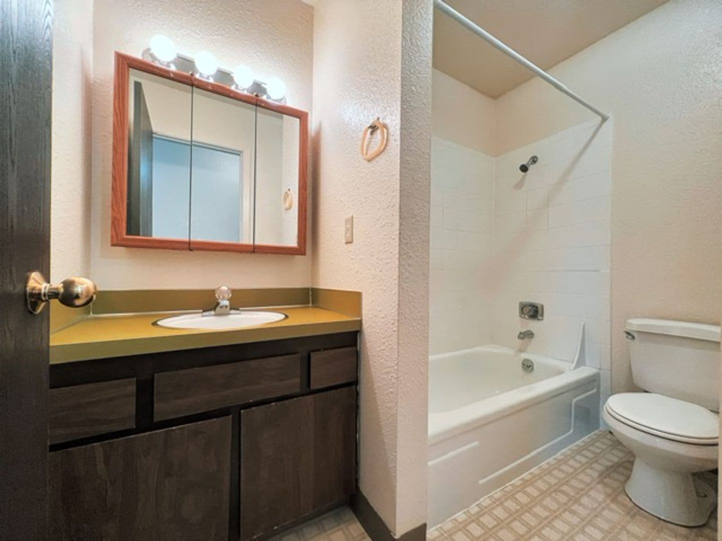 Anchorage Apartment: 926 W 26th Avenue