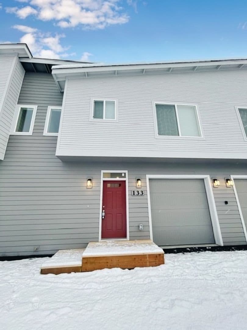 Anchorage Apartment: 131, 133, 135, 137 Willow View Circle