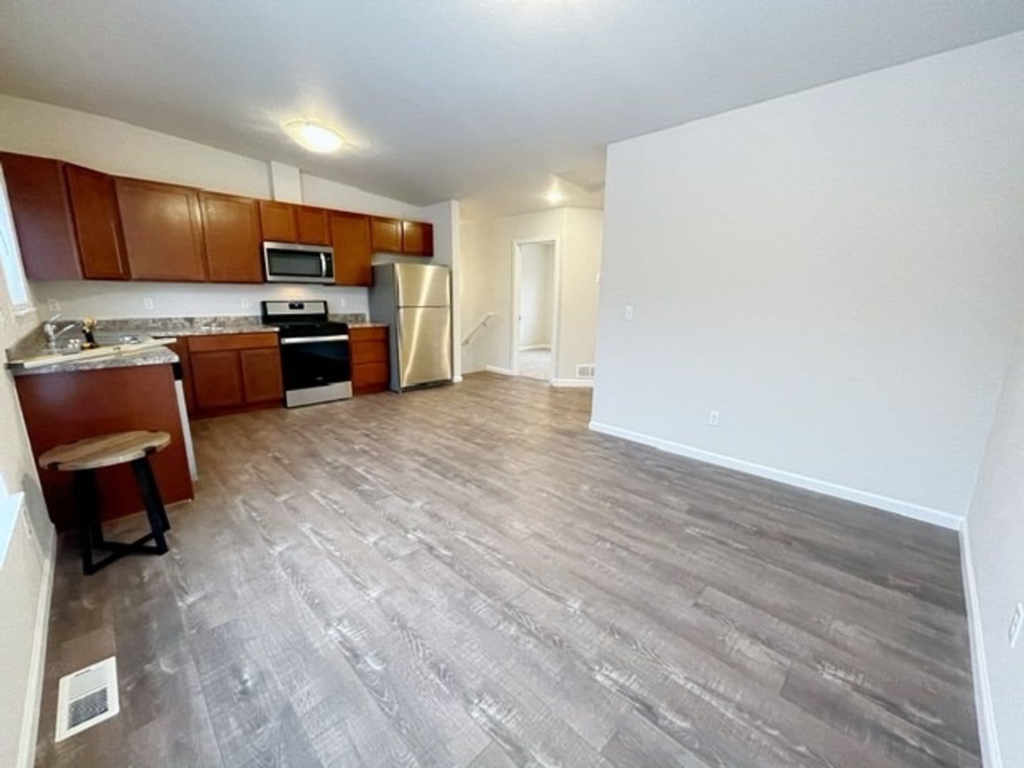 Anchorage Apartment: 131, 133, 135, 137 Willow View Circle