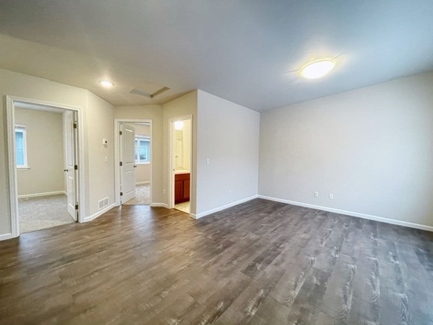Anchorage Apartment: 131, 133, 135, 137 Willow View Circle