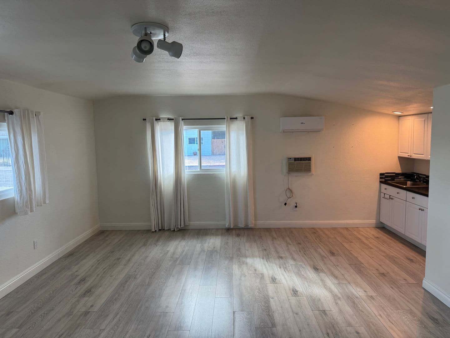 Las Vegas House: 545 Ellen Way