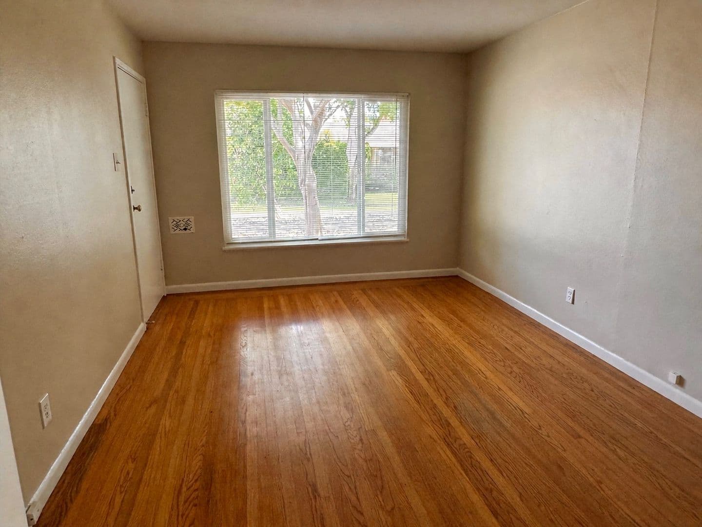 Livermore House: 1469 5th St.