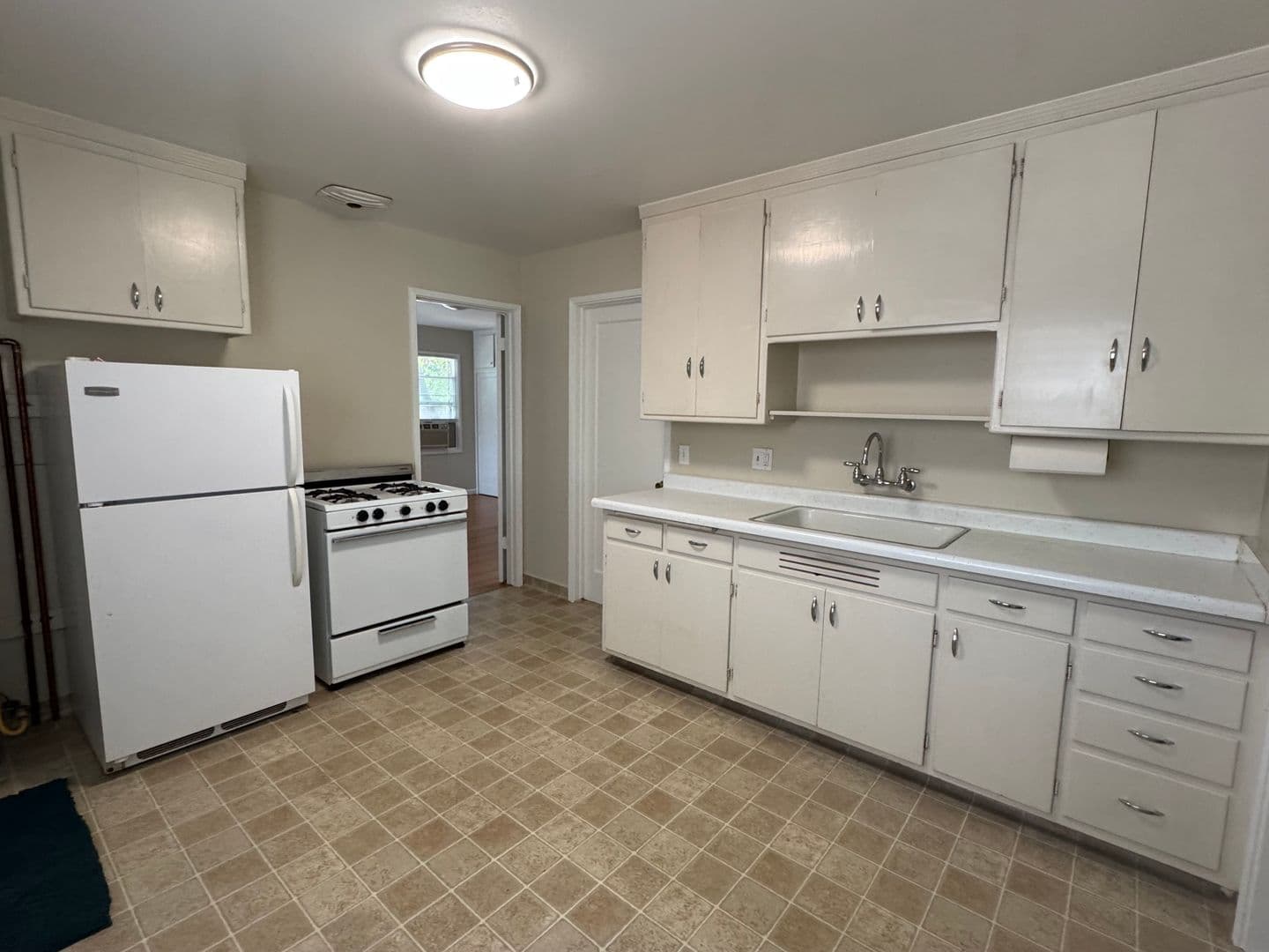 Livermore House: 1469 5th St.