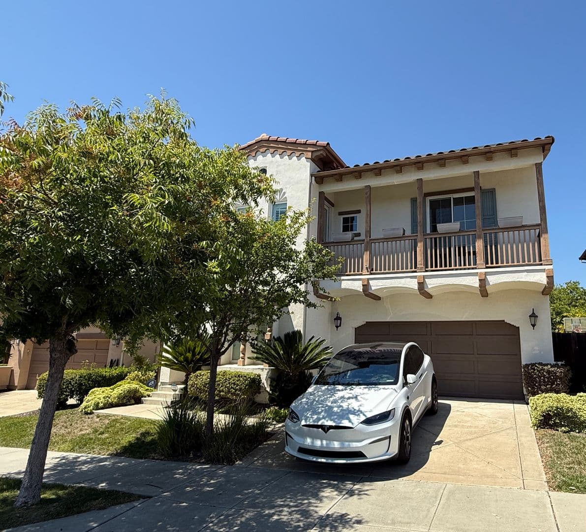 Dublin House: 2327 Capistrello St