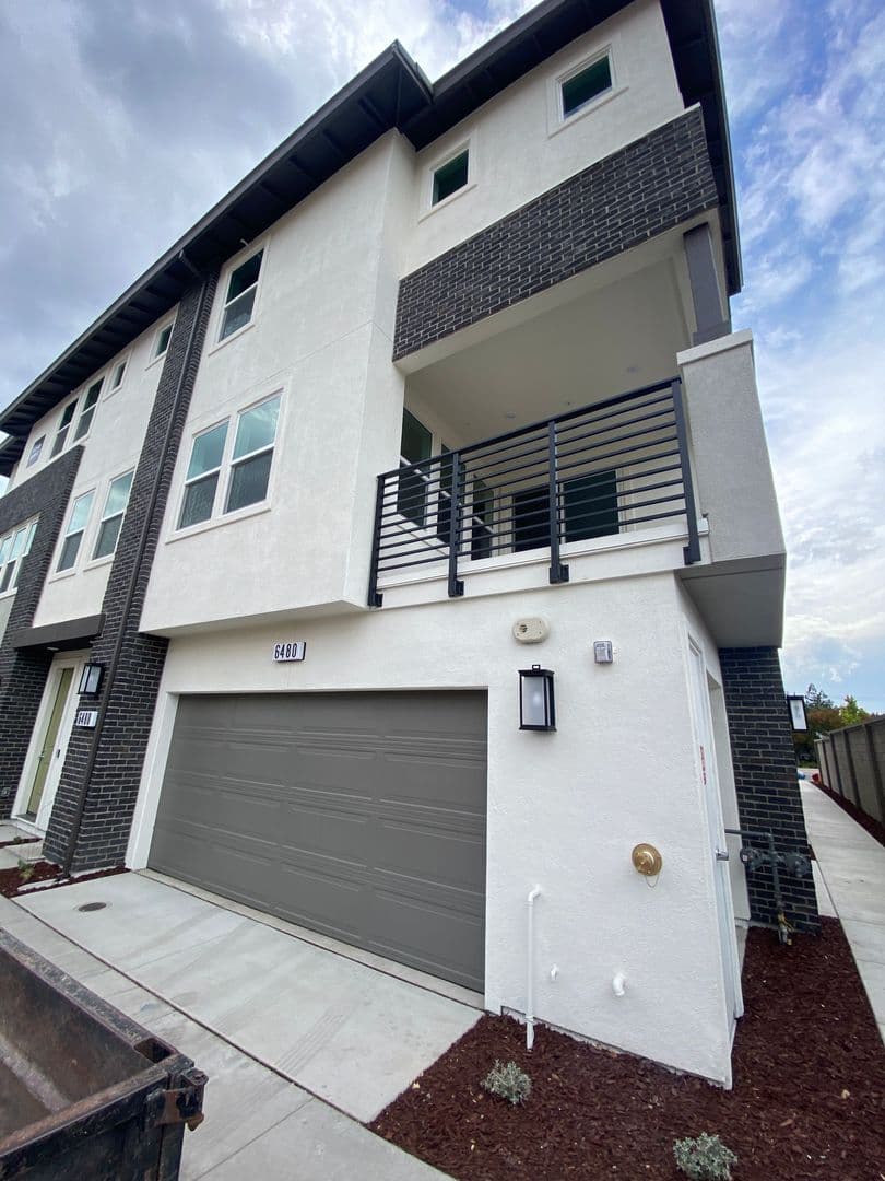 Dublin House: 6480 Rosebay Ct.