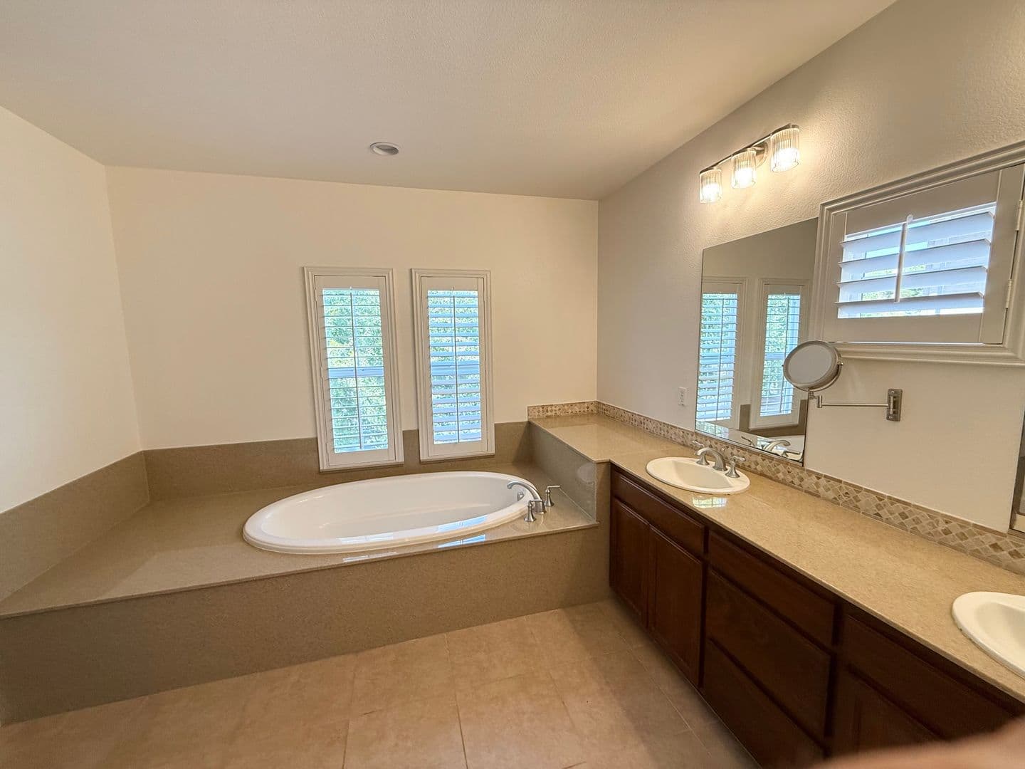 Dublin House: 2327 Capistrello St