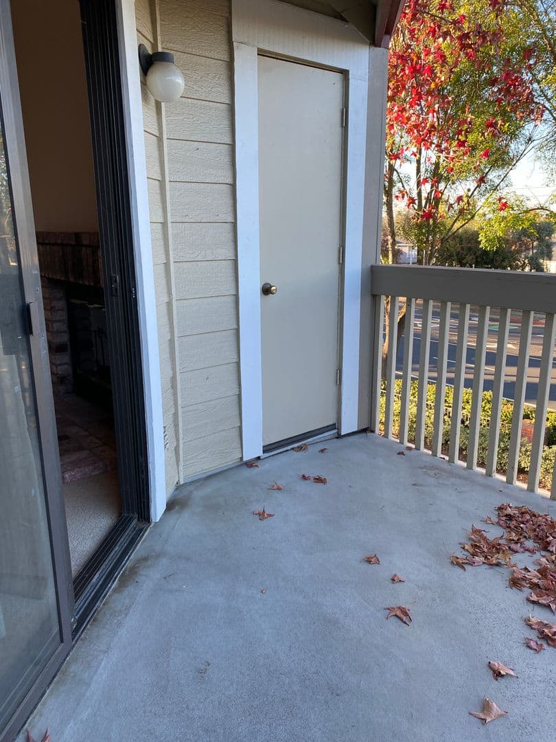 Pleasanton House: 3346 Smoketree Commons Dr.
