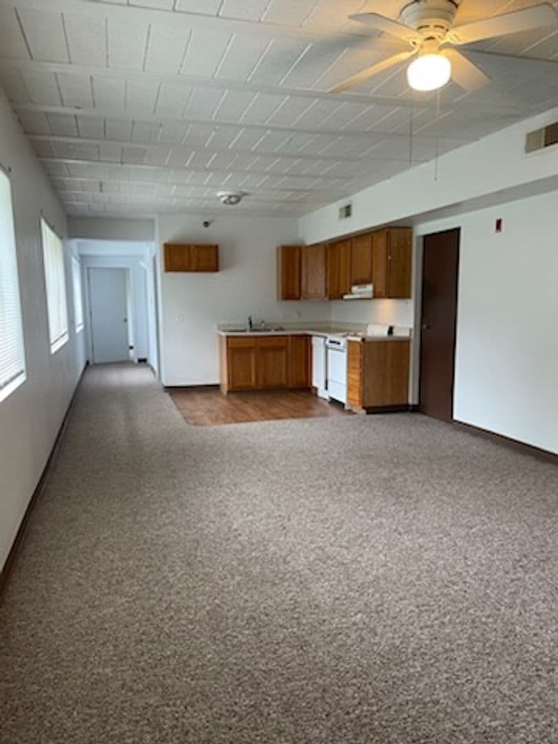 Davenport Apartment: 1607 W 12th Street