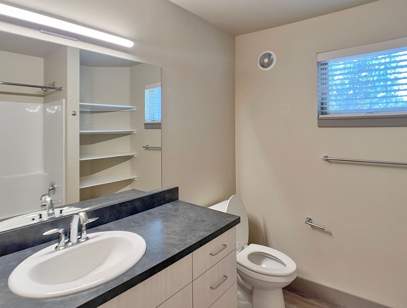 Coeur d Alene Apartment: 315 E Coeur d'Alene Lake Drive