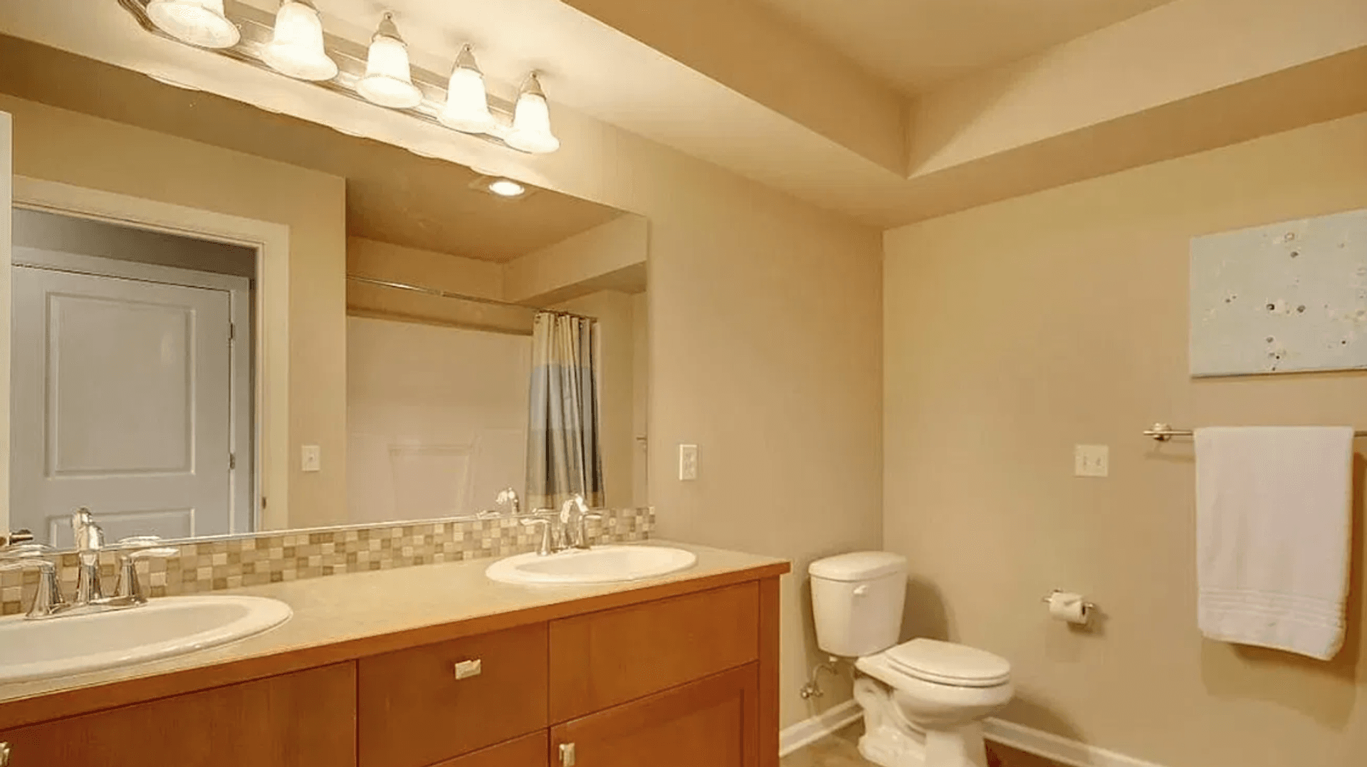 Seattle Apartment: 1400 N 80th St