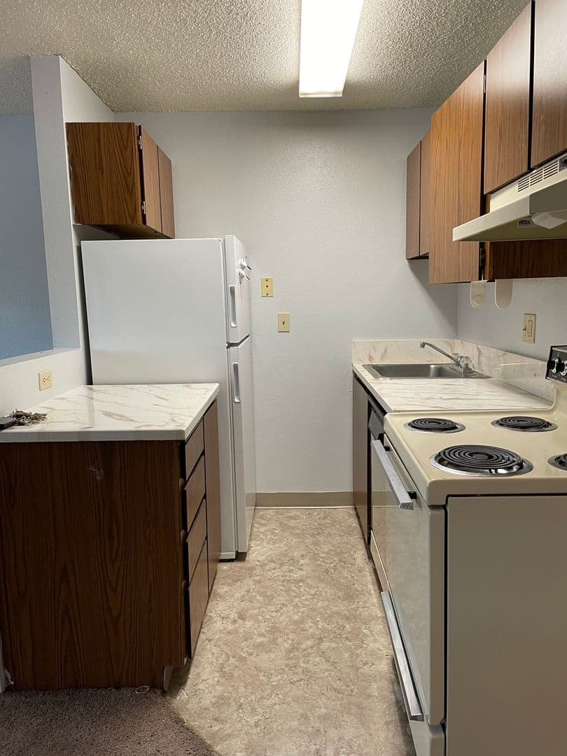 La grande Apartment: 2310 E Q Ave - 43
