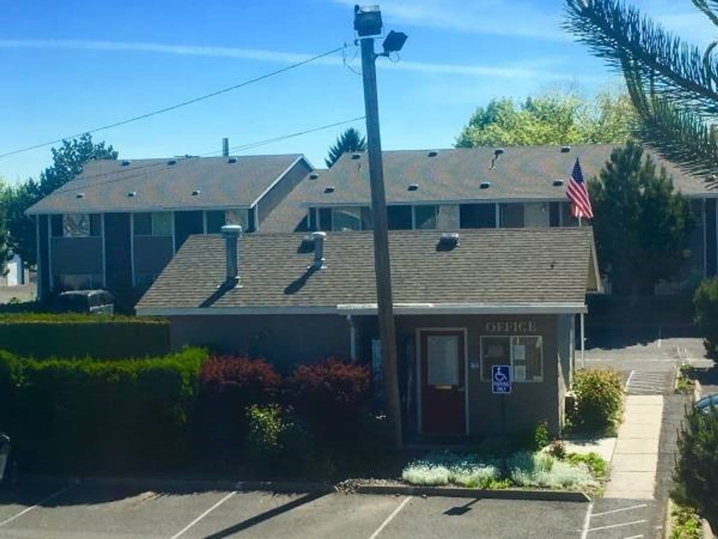 La grande Apartment: 2310 E Q Ave - 43