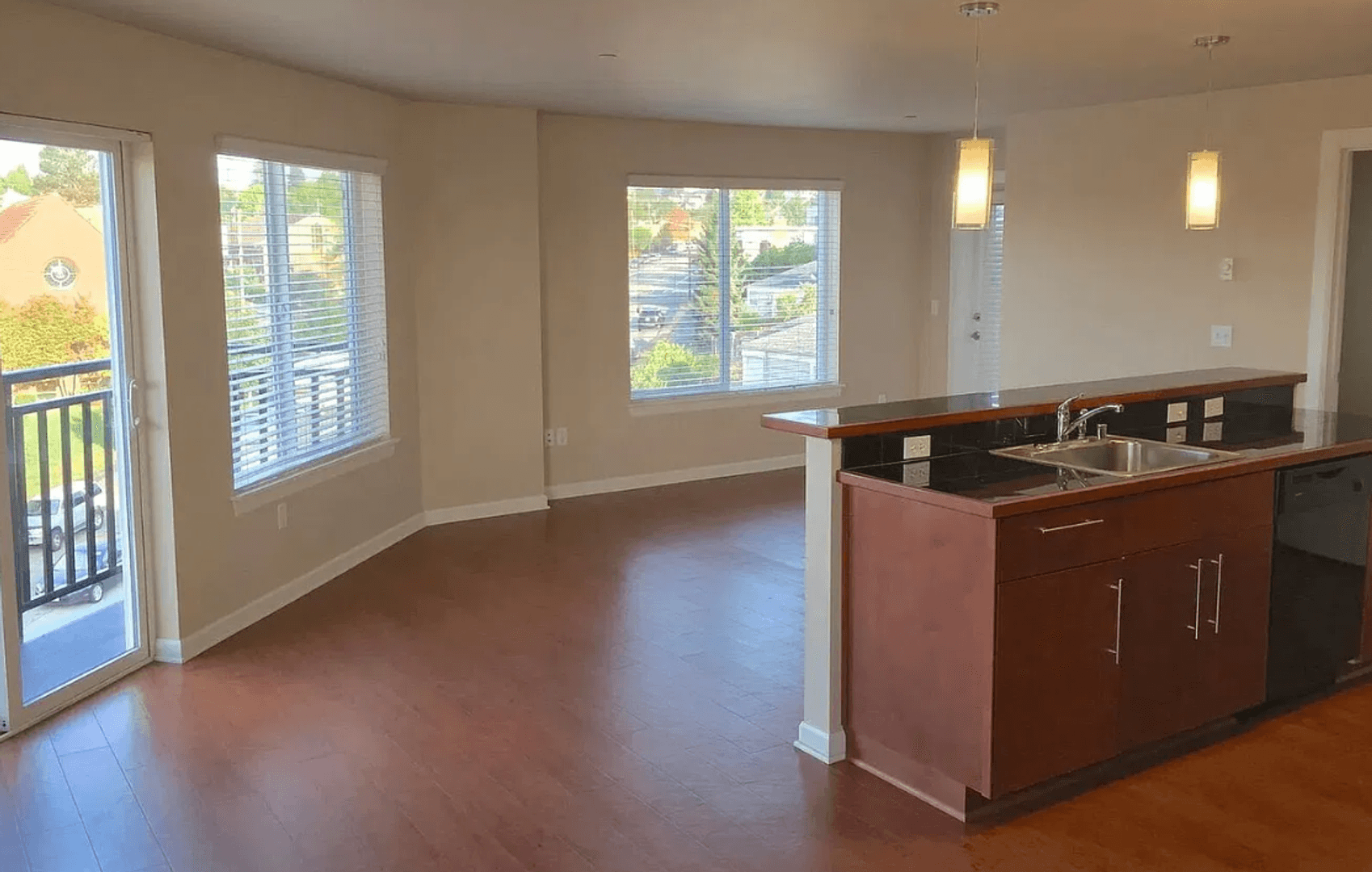 Seattle Apartment: 1400 N 80th St