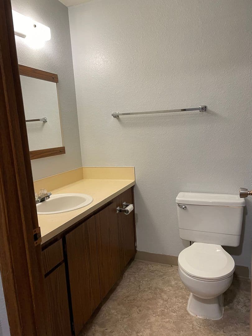 La Grande Apartment: 2310 E Q Ave - 27