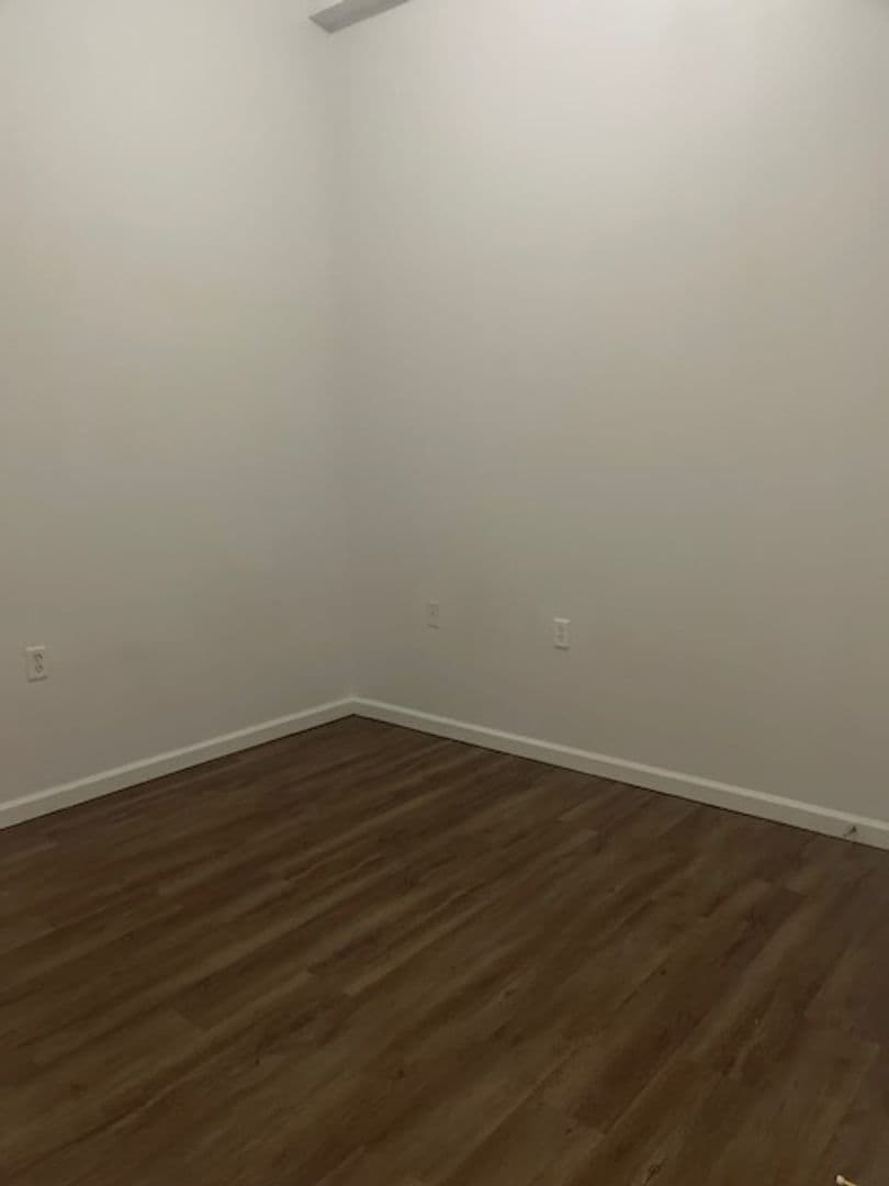 Davenport Apartment: 1607 W 12th Street