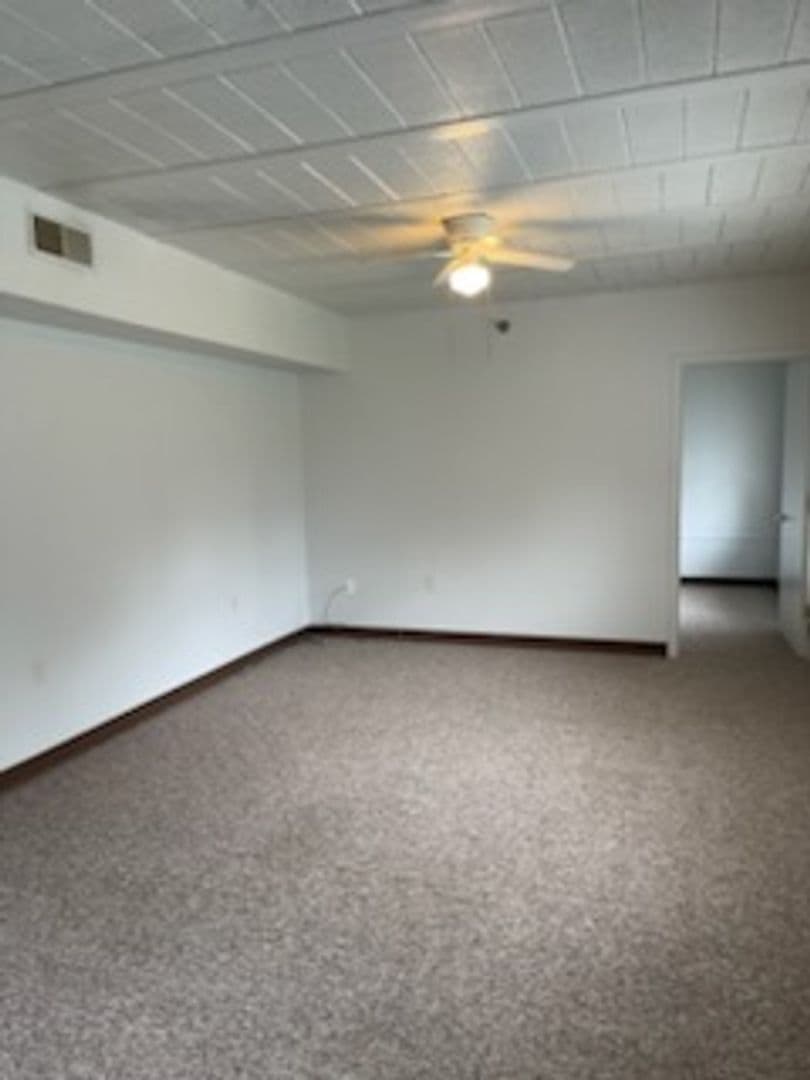 Davenport Apartment: 1607 W 12th Street