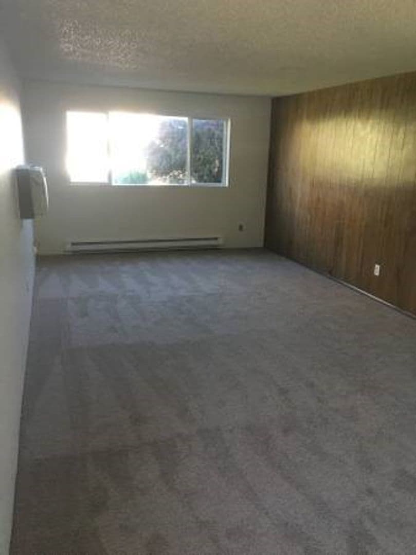 La grande Apartment: 2310 E Q Ave - 43